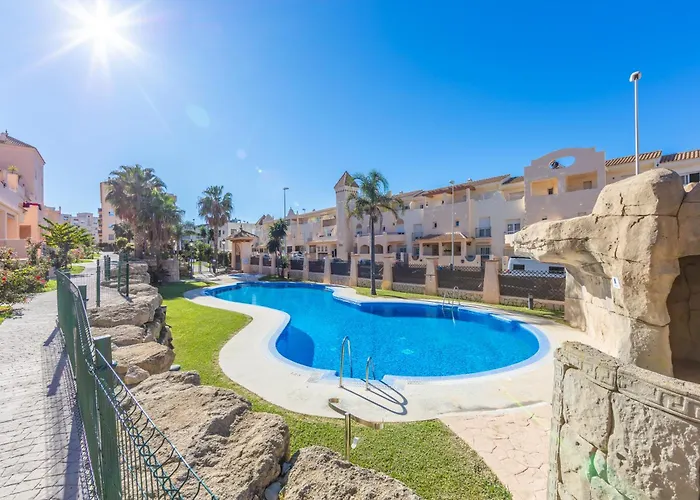 Surf Apartment - Wifi - Parking - Swimming Pool - Patio - Garden