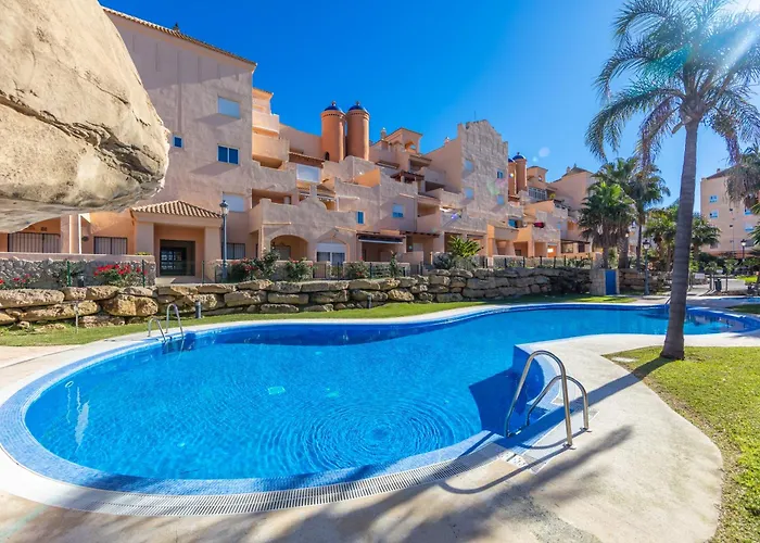 Surf Apartment - Wifi - Parking - Swimming Pool - Patio - Garden