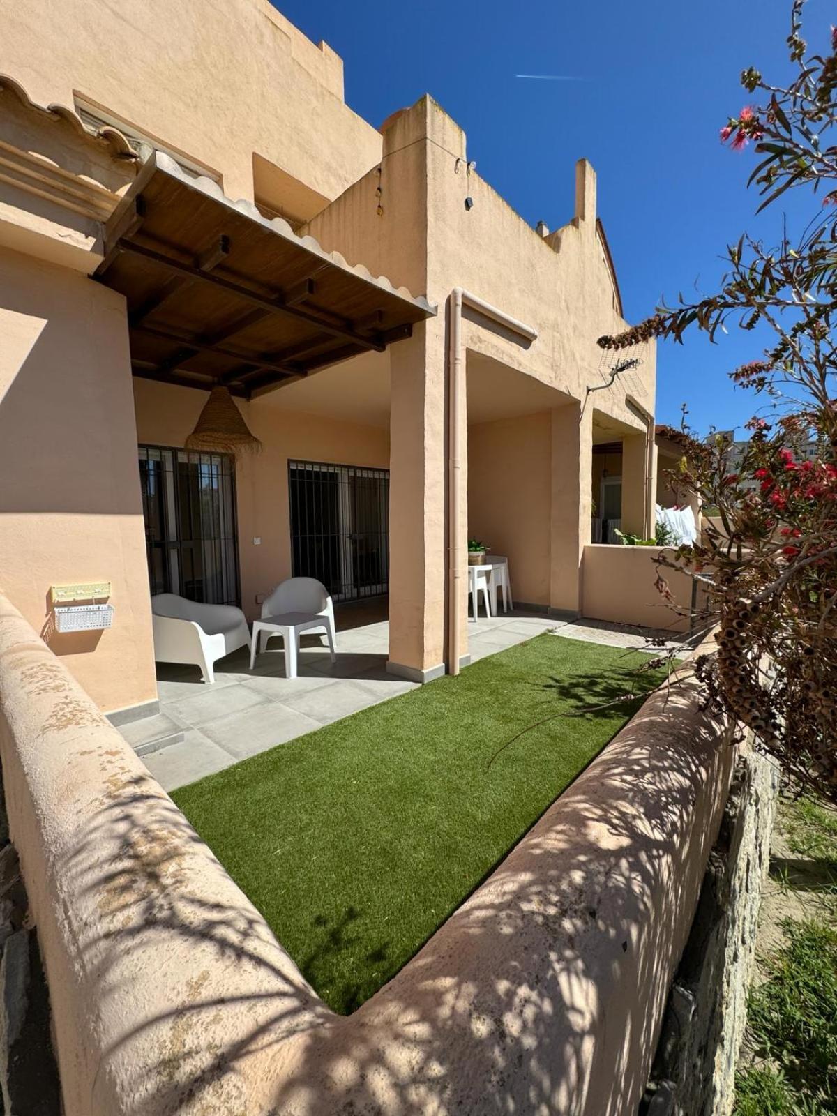 Apartment Surf - Wifi - Parking - Swimming Pool - Patio - Garden