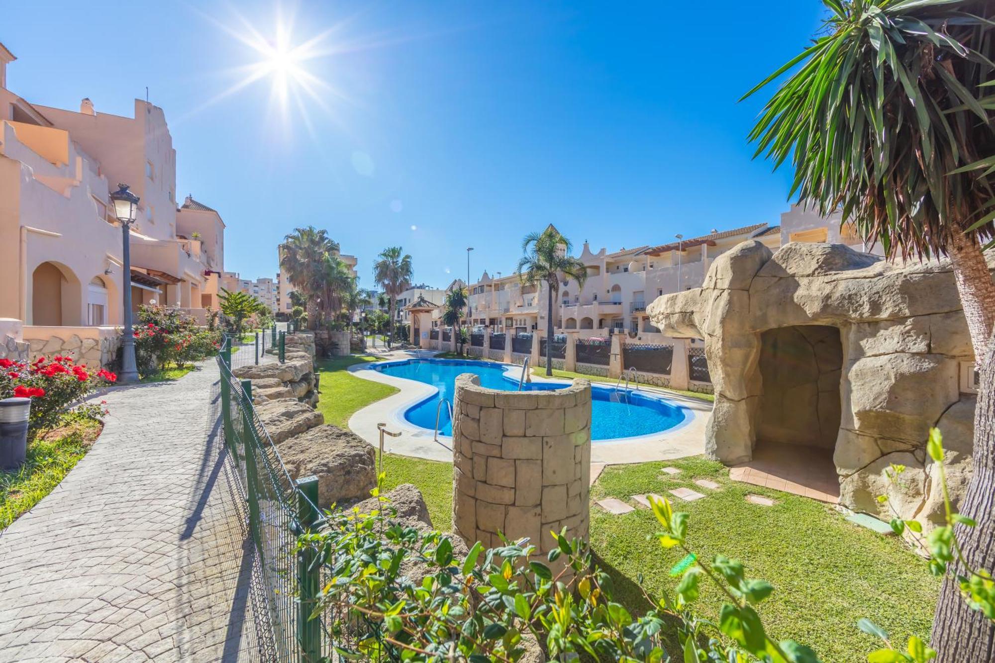 Surf - Wifi - Parking - Swimming Pool - Patio - Garden Apartment Tarifa