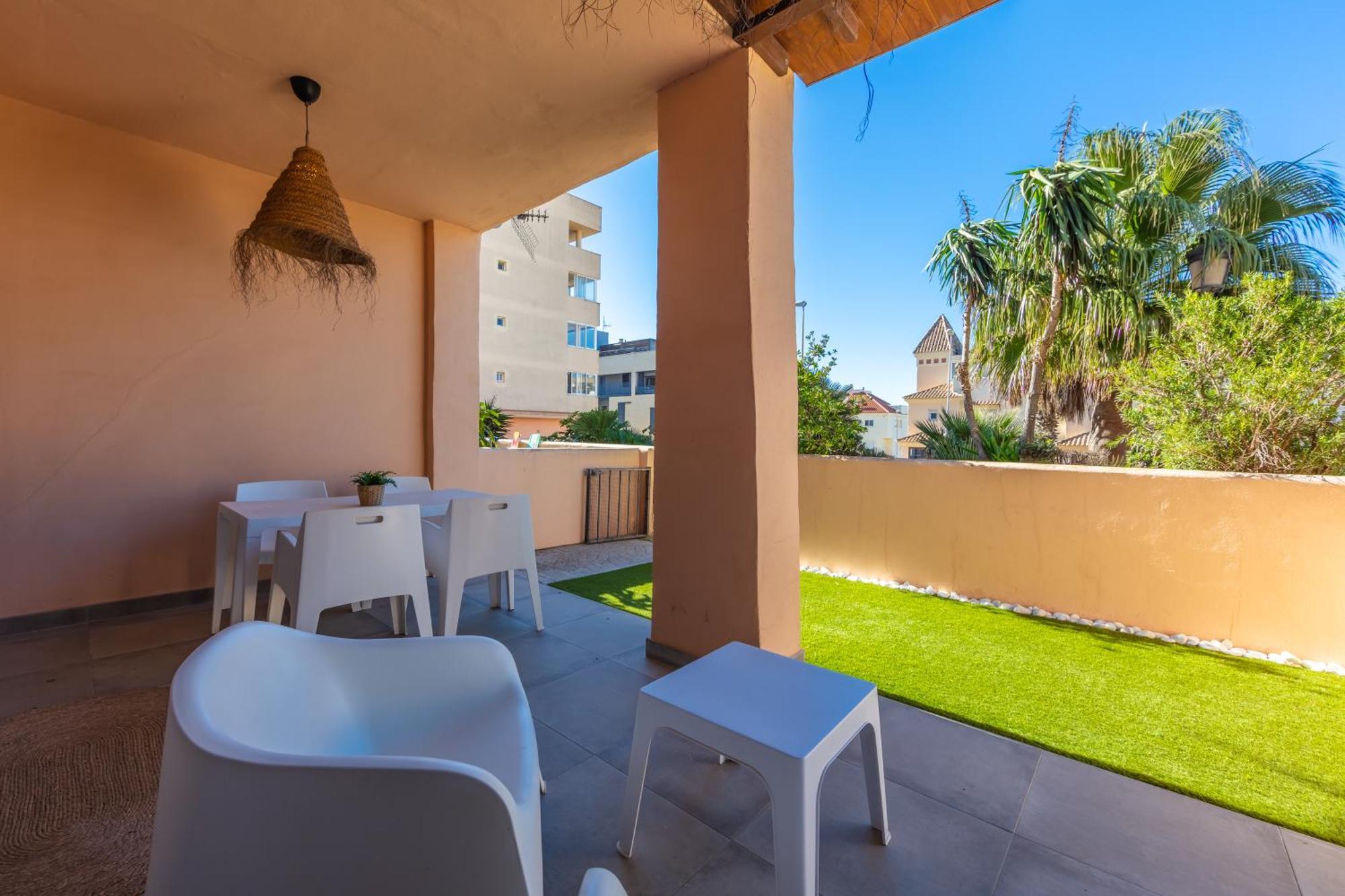 Surf - Wifi - Parking - Swimming Pool - Patio - Garden *